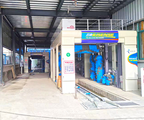 江苏苏州海湾石油安装两台金龙隧道式洗车机CC-670