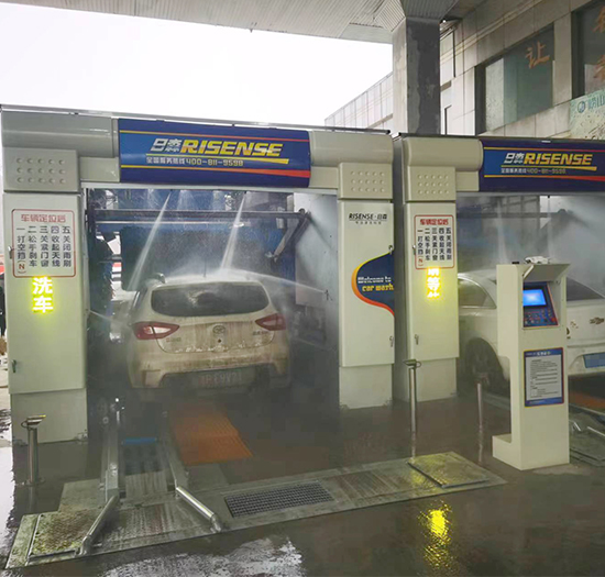 山东加油站安装2台日森新款隧道式洗车机