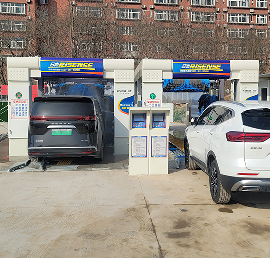 陕西加油站安装2台日森隧道式自动洗车机