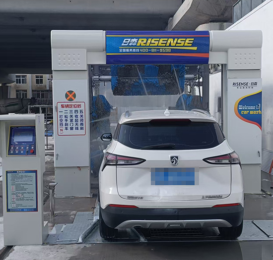 山东青岛加油站安装日森隧道式洗车机